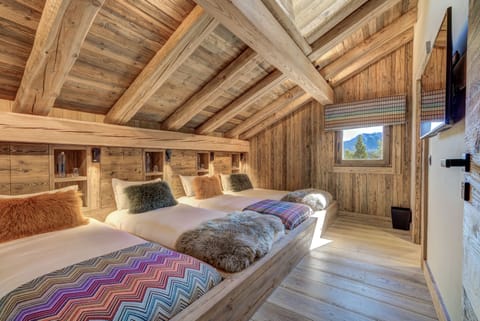 Chalet (Chalet Silene) | Premium bedding, pillowtop beds, free minibar, in-room safe