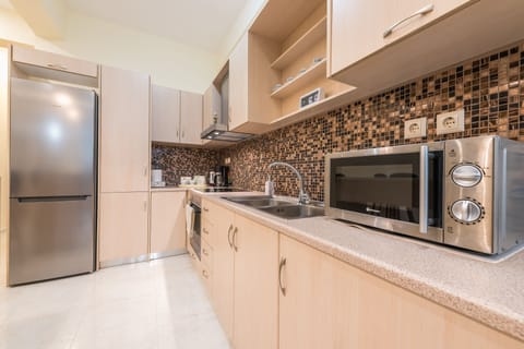 Luxury Apartment, Ground Floor | Private kitchen | Fridge, microwave, oven, stovetop