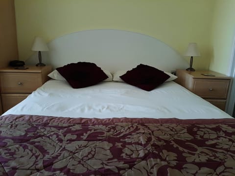 Room 4, Double, 1st Floor | Free WiFi, bed sheets
