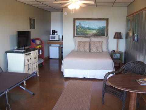 Family Room, 1 Queen Bed, Lake View | Premium bedding, individually furnished, blackout drapes