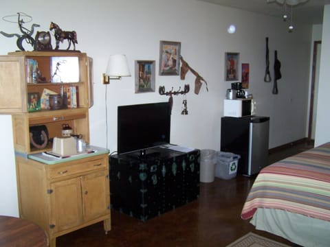 Design Single Room, 1 King Bed, Lake View | Premium bedding, individually furnished, blackout drapes
