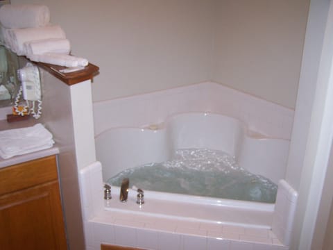 Romantic Jacuzzi Suite | Private spa tub