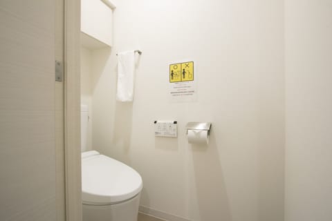 Quad Room | Bathroom | Separate tub and shower, deep soaking tub, free toiletries, hair dryer