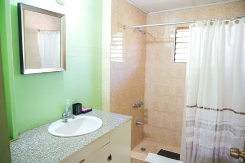 Family Cottage, 2 Bedrooms | Bathroom | Shower, towels