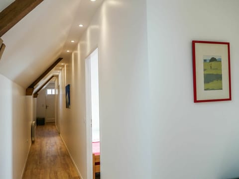 Ceiling, Wall, Property, Room, Floor, Building, House, Plaster, Interior Design, Architecture