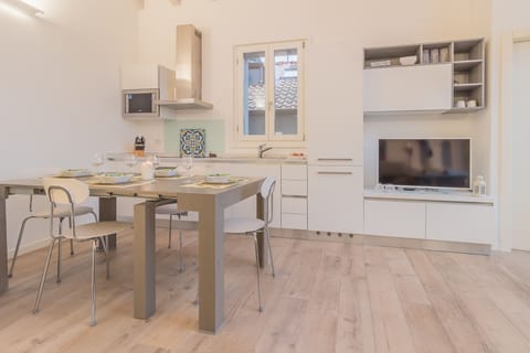 Apartment, 2 Bedrooms | Private kitchen | Fridge, microwave, oven, stovetop