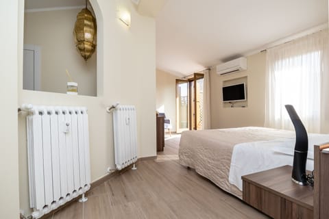 Double Room, 1 Queen Bed, City View (Giulietta) | Soundproofing, free WiFi, bed sheets