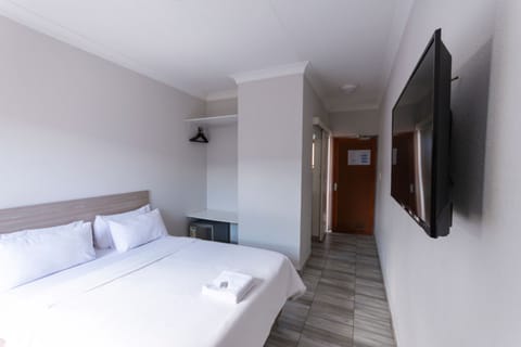 Deluxe Room, 1 Double Bed | Living area