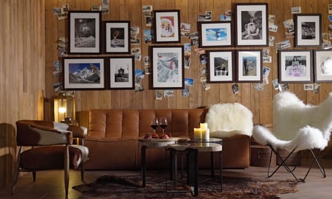 2 restaurants, breakfast, lunch, dinner served; local cuisine