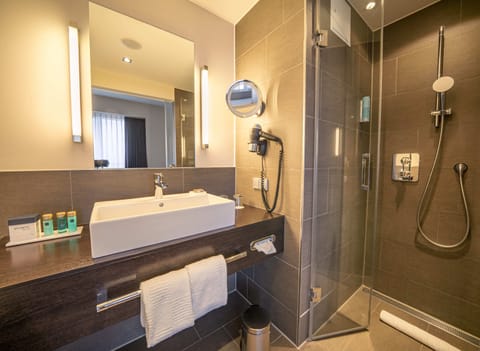 Studio | Bathroom | Eco-friendly toiletries, hair dryer, bathrobes, towels