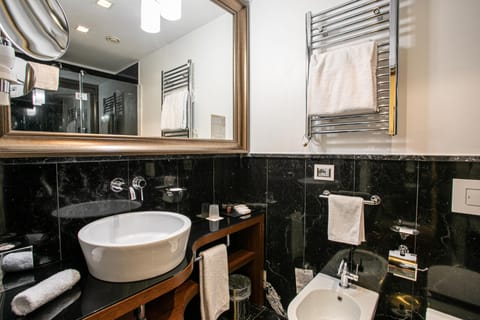 Single Room (1 Single Bed) | Bathroom | Eco-friendly toiletries, hair dryer, bathrobes, slippers