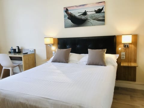 Premium bedding, in-room safe, individually decorated