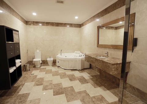 Royal Suite, 3 Bedrooms | Bathroom | Free toiletries, hair dryer, slippers, bidet