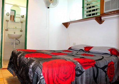 Comfort House, 1 Bedroom, Courtyard View | Blackout drapes, iron/ironing board, bed sheets, wheelchair access