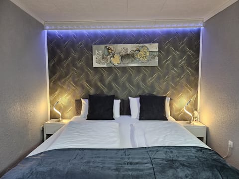 Double Room | Desk, free WiFi, bed sheets