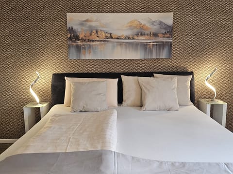 Double Room | Desk, free WiFi, bed sheets