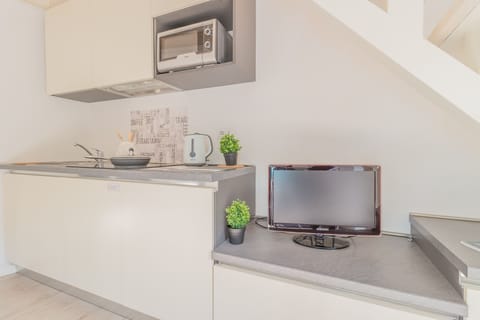 Apartment, 1 Bedroom | Private kitchen | Fridge, microwave, stovetop, dishwasher