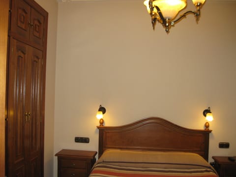 Standard Double Room, 1 Double Bed | Desk, free cribs/infant beds, free WiFi, bed sheets