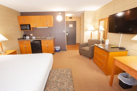 Deluxe Room, 1 King Bed (Deluxe One King) | Premium bedding, down comforters, pillowtop beds, individually decorated