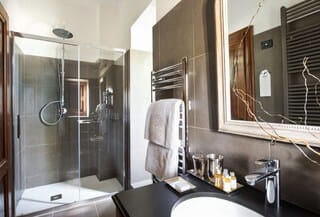 Standard Double Room, Patio | Bathroom | Rainfall showerhead, free toiletries, hair dryer, slippers