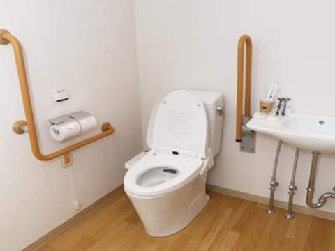Twin Room, Accessible, Non Smoking | Bathroom | Separate tub and shower, deep soaking tub, free toiletries, hair dryer