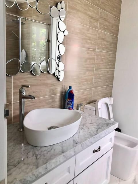 Luxury Double Room | Bathroom sink
