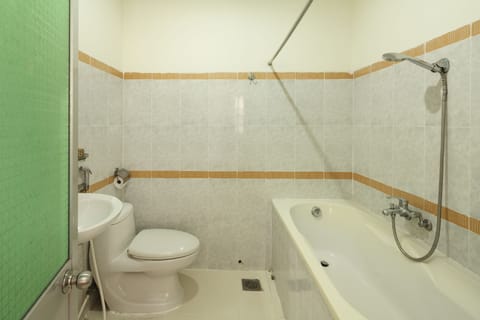 Deluxe Double or Twin Room, 1 King Bed, Beach View | Bathroom | Free toiletries, hair dryer, slippers, towels