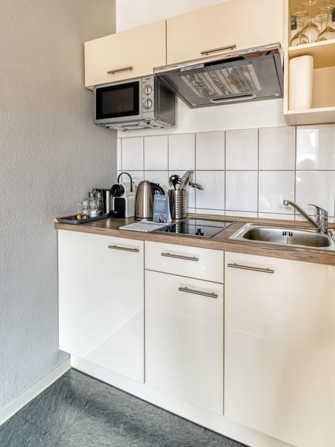 Suite | Private kitchen | Fridge, espresso maker, coffee/tea maker, electric kettle