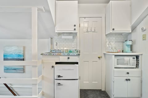 Studio Suite | Private kitchen | Fridge