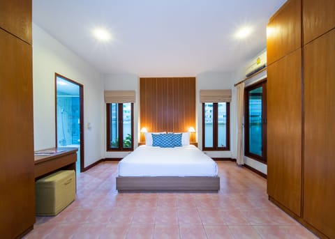 3 Bedroom Blu Pool Villa | Blackout drapes, rollaway beds, free WiFi, bed sheets