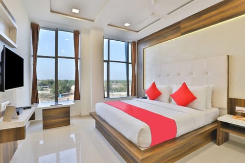 Deluxe Double Room, City View | 18 bedrooms, in-room safe, soundproofing, free WiFi
