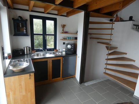 House | Private kitchenette | Fridge, stovetop, espresso maker, coffee/tea maker