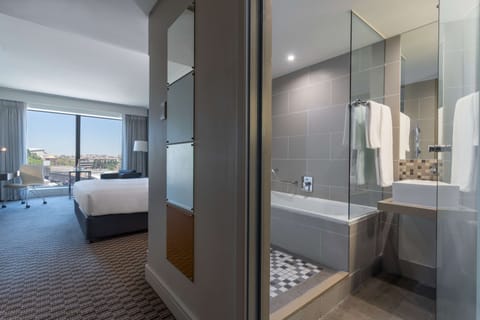 Superior Room (High Floor) | Premium bedding, minibar, in-room safe, desk