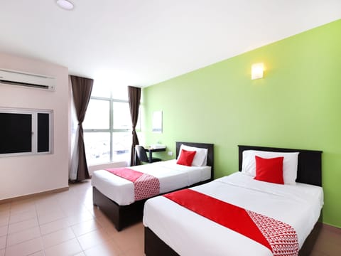 Deluxe Twin Room, 2 Twin Beds | Desk, free WiFi