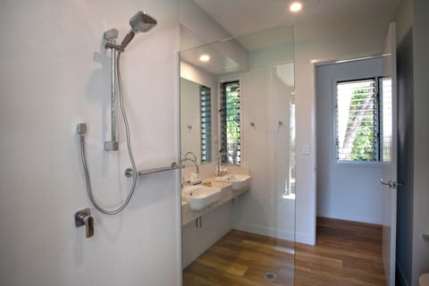 Deluxe Studio Suite, 1 King Bed, Beach View | Bathroom | Shower, rainfall showerhead, towels, soap