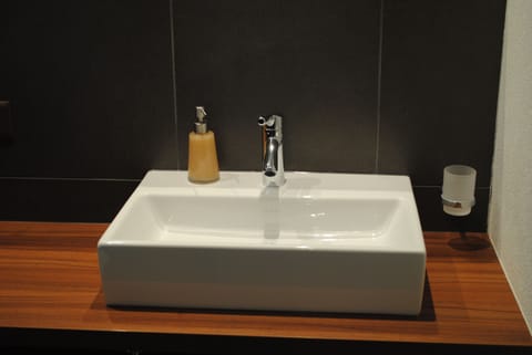 Twin Room | Bathroom sink