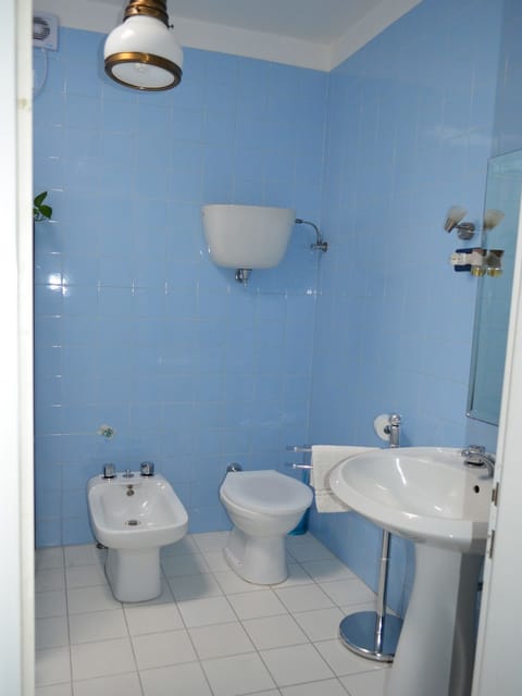 Triple Room, Multiple Beds | Bathroom | Shower, hair dryer, bidet, towels