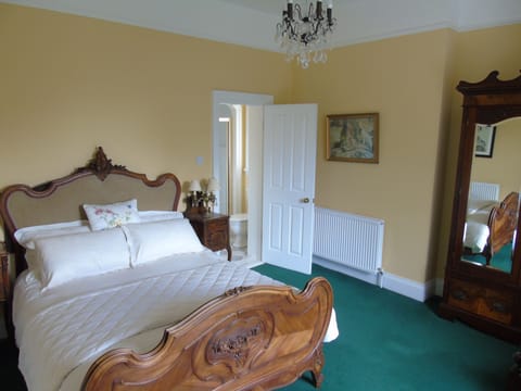 Double Room, Ensuite | Iron/ironing board, free WiFi, bed sheets