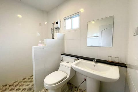 Standard Double Room | Bathroom | Shower, hair dryer, towels, soap