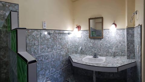 Standard Double Room, 1 Bedroom | Bathroom | Bidet, towels