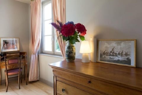 Room (1) | Room amenity