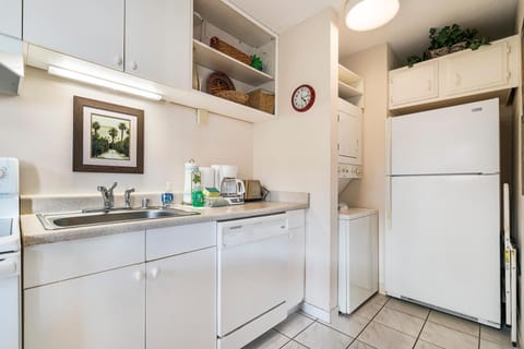 Condo, 1 Queen Bed (Kona Makai 2-102) | Interior