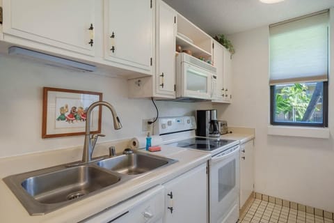 Condo, 1 King Bed (Kona Makai 3-203) | Private kitchen | Fridge, microwave, stovetop, dishwasher