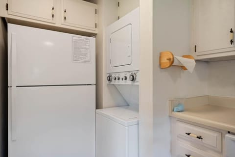 Condo, 1 King Bed (Kona Makai 3-203) | Interior