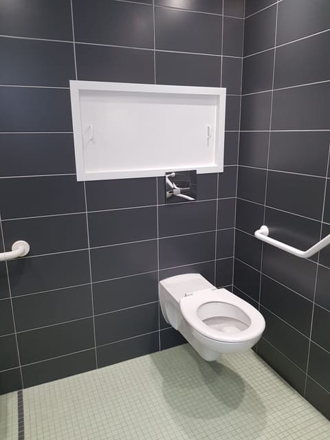 Double Room, Accessible, Non Smoking | Bathroom | Shower, hair dryer, towels