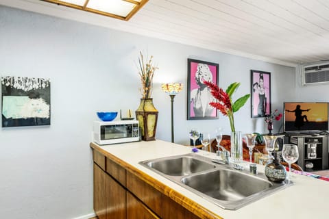 Condo, 1 King Bed with Sofa bed (Kona Reef D32) | Private kitchen | Fridge, microwave, oven, stovetop