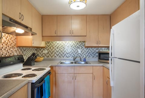 Condo, 1 Queen Bed with Sofa bed (Kona Plaza#217) | Private kitchen | Fridge, microwave, oven, stovetop