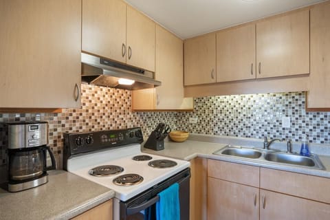 Condo, 1 Queen Bed with Sofa bed (Kona Plaza#217) | Private kitchen | Fridge, microwave, oven, stovetop