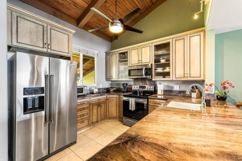 Condo, Multiple Beds, Partial Ocean View (Keauhou Kona Surf & Racquet Club #5-3) | Private kitchen | Full-size fridge, microwave, oven, stovetop