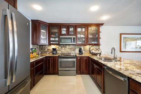 Condo, Multiple Beds, Ocean View (Keauhou Kona Surf & Racquet Club#3-20) | Private kitchen | Fridge, microwave, oven, dishwasher